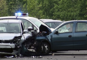 Nasses Laub - Autofahrer brauchen eine Vollkasko-Versicherung 