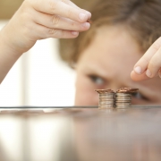 Taschengeld: wie Kinder den verantwortungsvollen Umgang mit Geld lernen