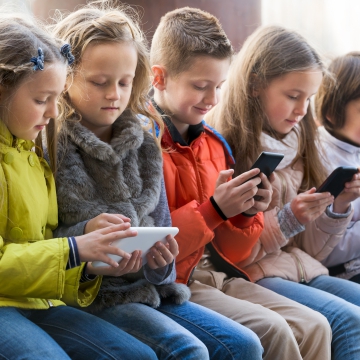Gesund leben trotz Smartphone: Stiftung Gesundheit sprach mit Autor und Professor Gerald Lembke
