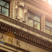 Sandsteinfassade einer Bank